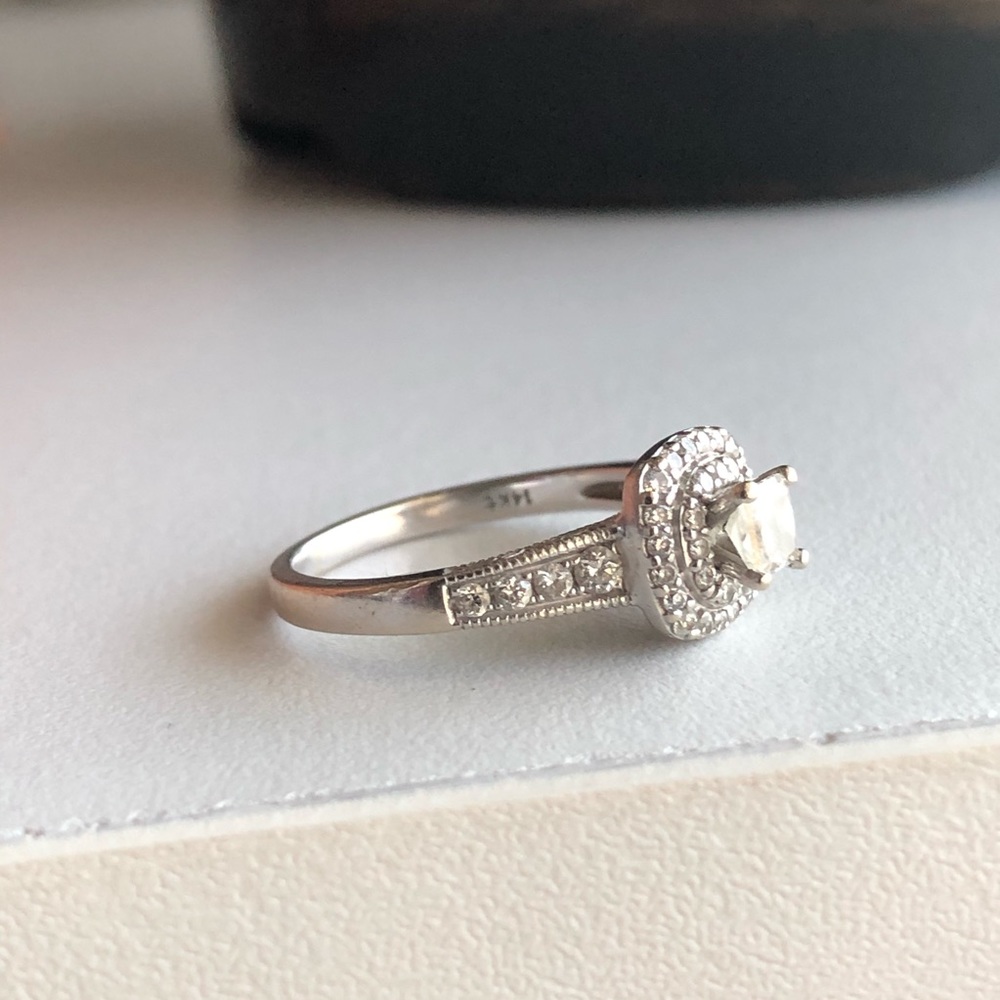 KAY ENGAGEMENT RING - Picture 4 of 6